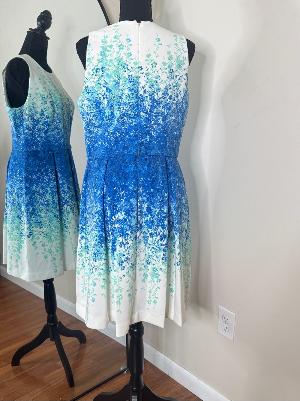 Carmen Marc Valvo Luxe Sleeveless Floral Fit & Flare Dress White Blue Size 12 - Picture 4 of 7